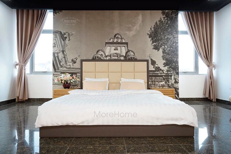 Mẫu thiết kế giường ngủ hiện đại với táp đầu giường vuông bọc da màu sữa với đường viền bọc màu đen - MHG 0005