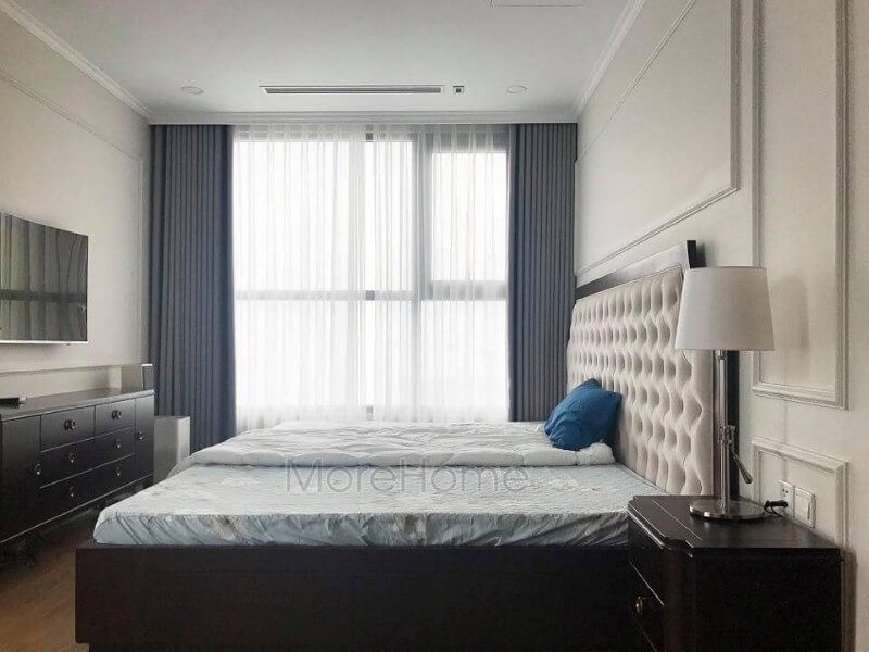 Việc thi công giường ngủ tân cổ điển với đầu giường bọc nỉ đẹp cao cấp cho căn hộ chung cư Vinhomes Gardenia Mỹ Đình Hà Nội đã hoàn thành.